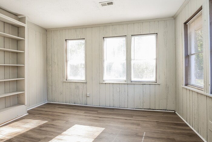 Building Photo - 139 Rosedale Ave