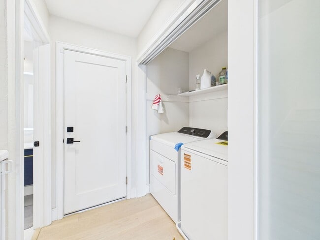 Building Photo - 3325 Brunell Dr