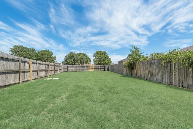 Building Photo - 621 Tumbleweed Dr