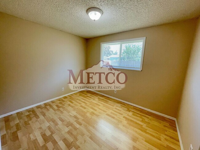 Building Photo - Spacious 4 Bedroom House In Springfield!