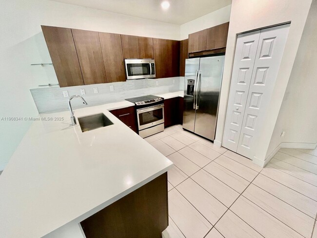 Building Photo - 8871 NW 103rd Pl