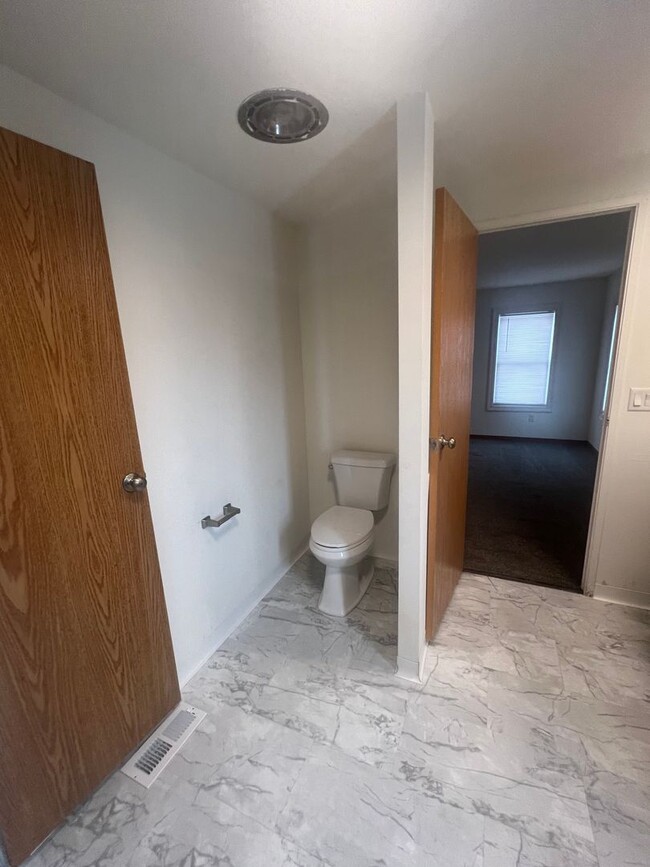 Building Photo - Large 3 bed 2 bath mobile
