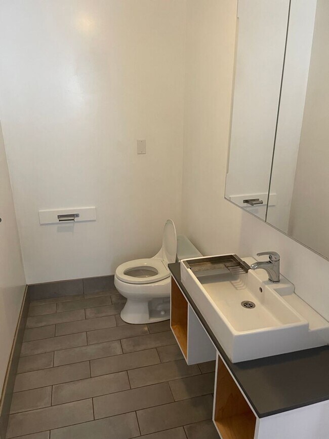 Building Photo - 950 56th St