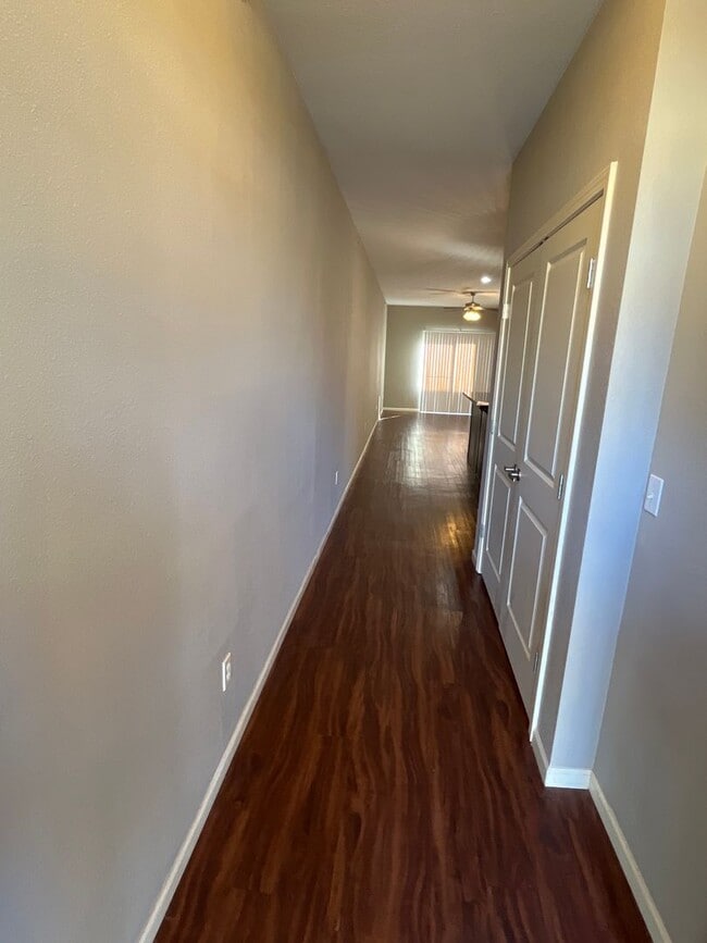 Building Photo - 2 BEDROOM 2 BATH GREAT LOCATION