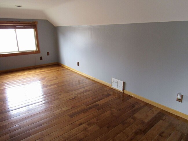 Building Photo - 303-305 11th St SE