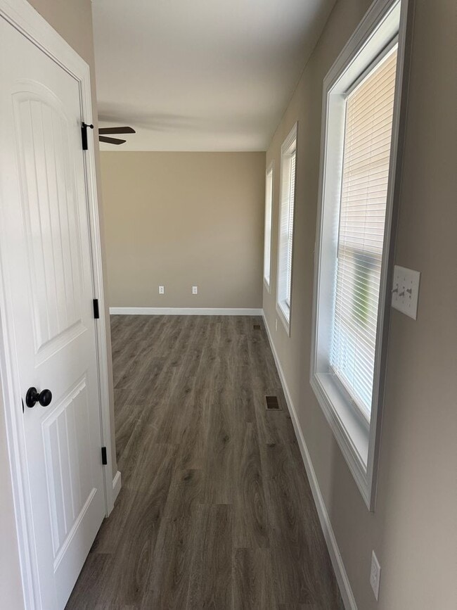 Building Photo - 243 Woodridge Dr