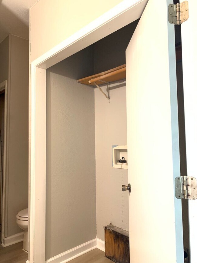 Building Photo - 3bed/1bath house