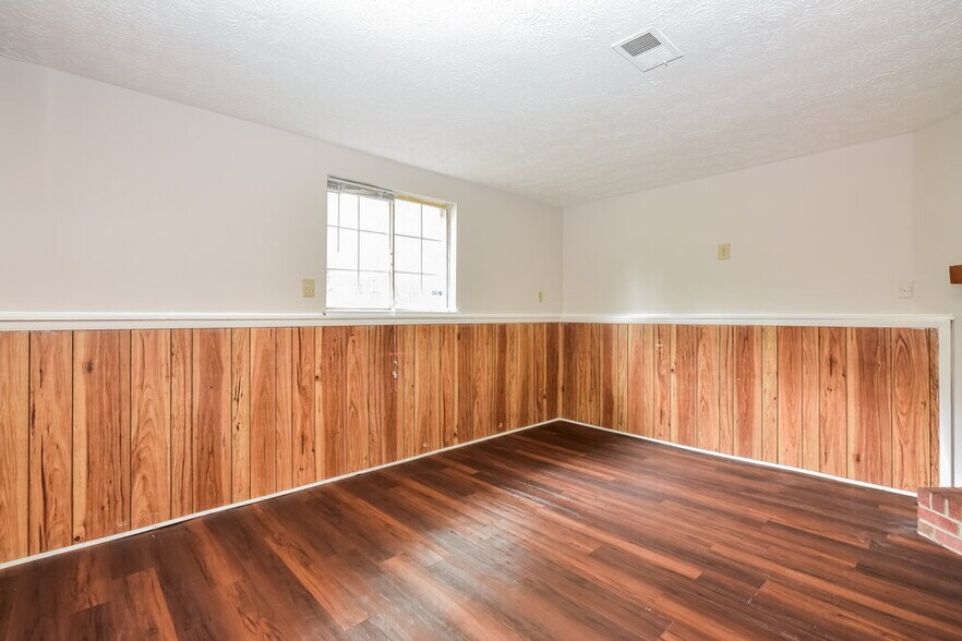 Building Photo - 2086 Singer Way