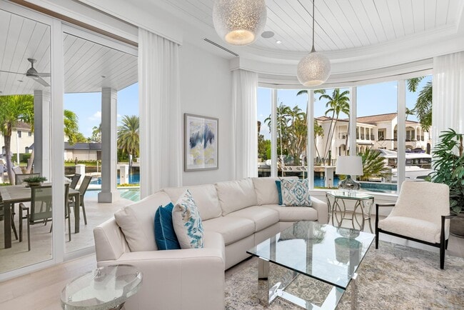 Building Photo - 863 Enfield St