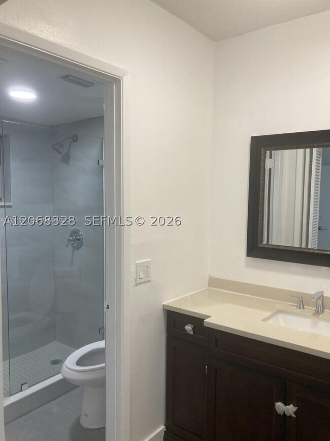 Building Photo - 9139 Fontainebleau Blvd