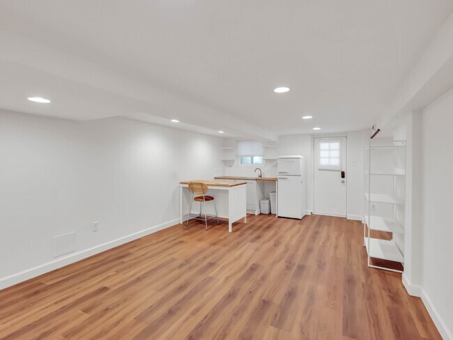 Building Photo - 2611 11th St NW