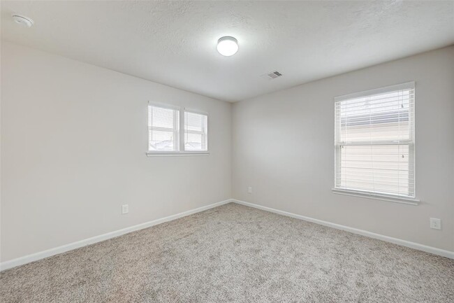 Building Photo - 15910 Copper Oak Ln