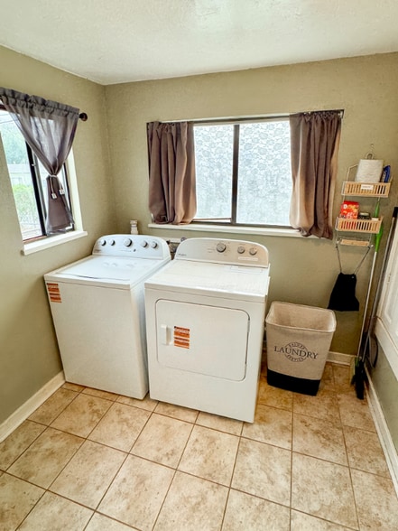 Building Photo - 1603 Elm Ave