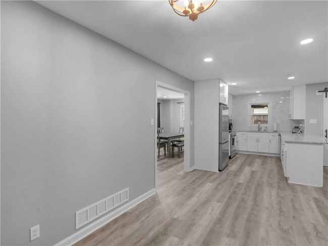 Building Photo - 2903 Monterey Dr