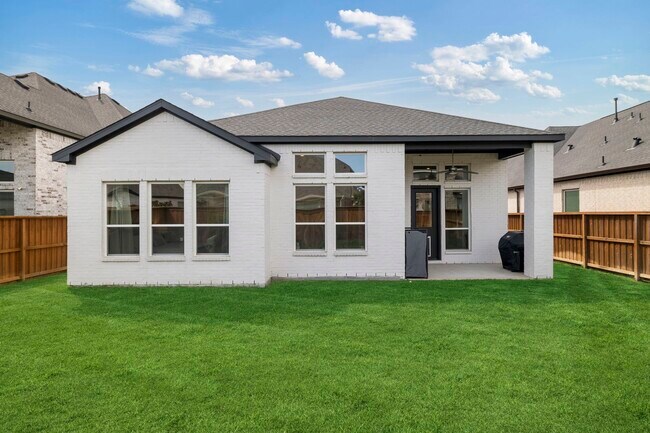 Building Photo - 28227 Clear Breeze Ct