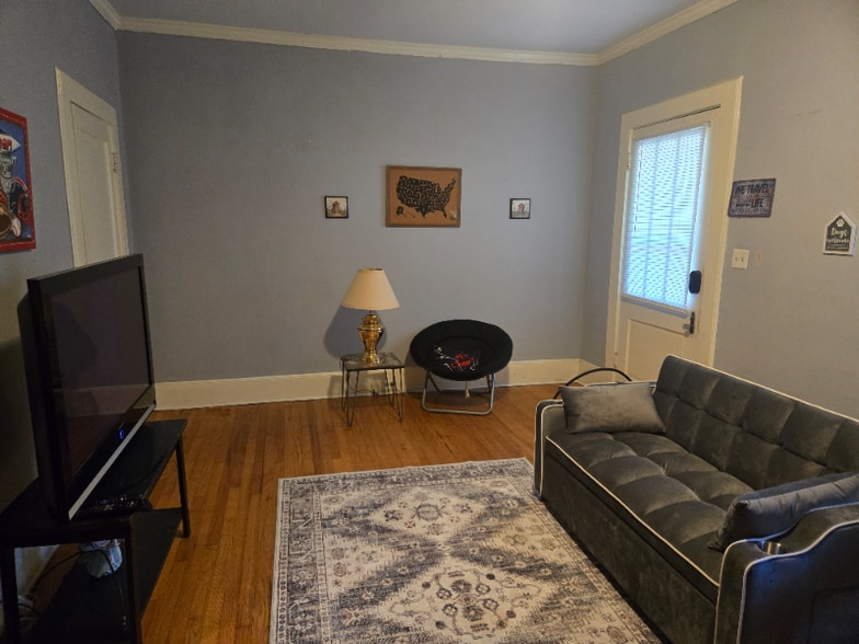 Building Photo - 2215 Marion St