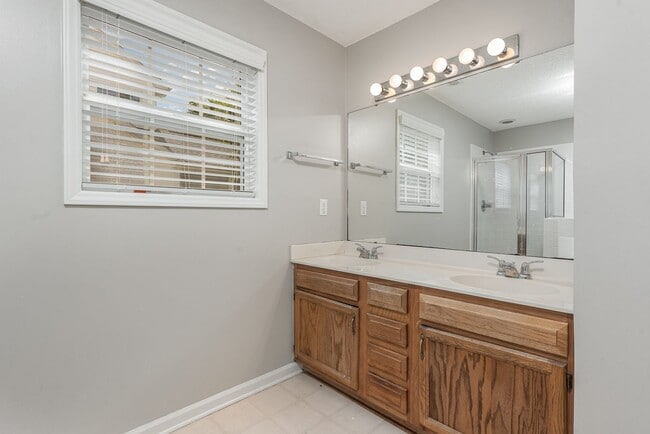 Building Photo - 3 Bedroom 2 Bathroom Home in Walden Creek
