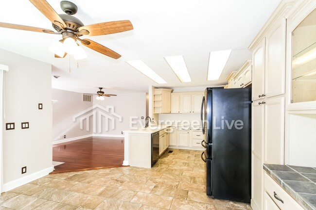 Building Photo - 2020 Sunflower St