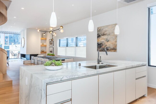 Building Photo - 17 Guy Pl