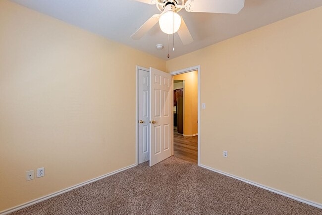 Building Photo - 7414 W Magic Mountain Ln