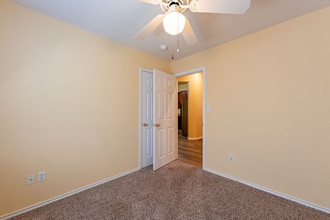 Building Photo - Beautiful 4 bedroom, 2 bathroom home in Round Rock!
