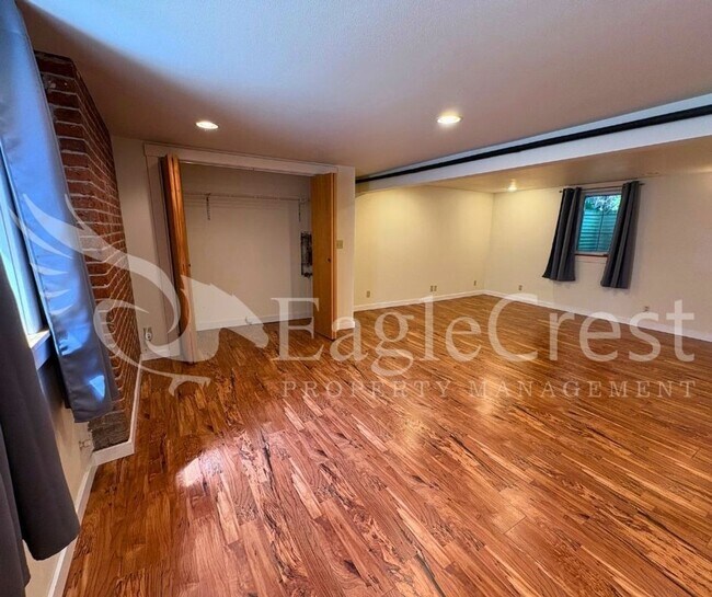 Building Photo - Beautifully Renovated Historic 3 Bedroom Home