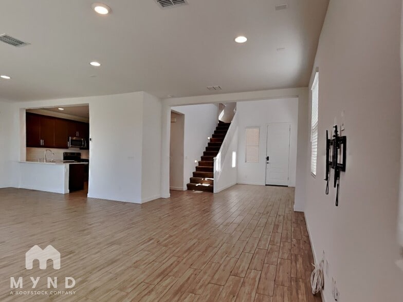 Building Photo - 9233 W Roma Ave