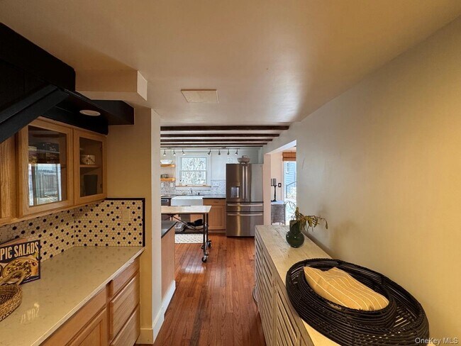 Building Photo - 69 Russell Ave