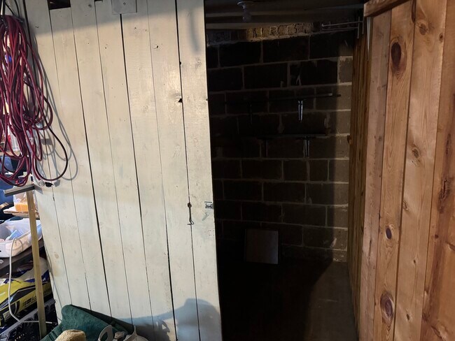 Building Photo - 5746 N Kimball Ave