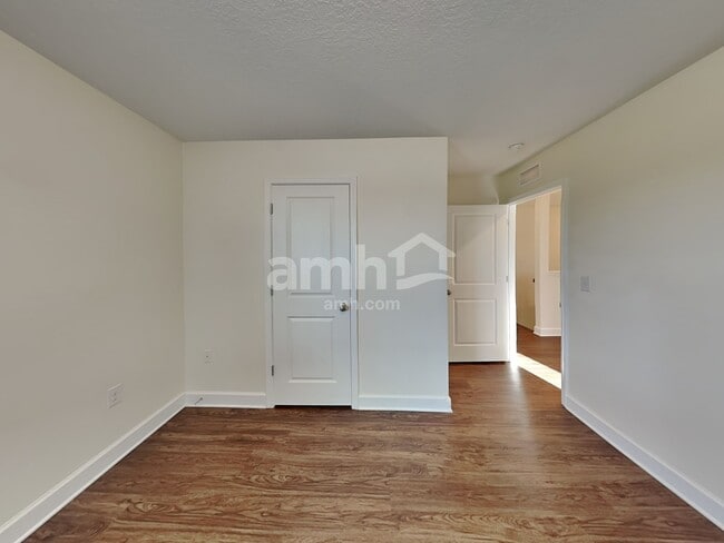 Building Photo - 326 Pine Terrace Dr