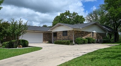 Building Photo - Beautiful 3 bedroom 2 bath Runaway Bay,  TX