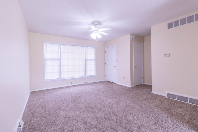 Building Photo - 1405 Joann St