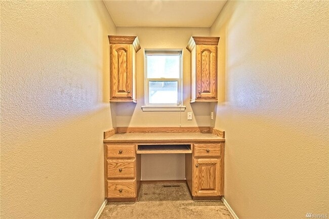 Building Photo - Beautiful 4 Bedroom Home