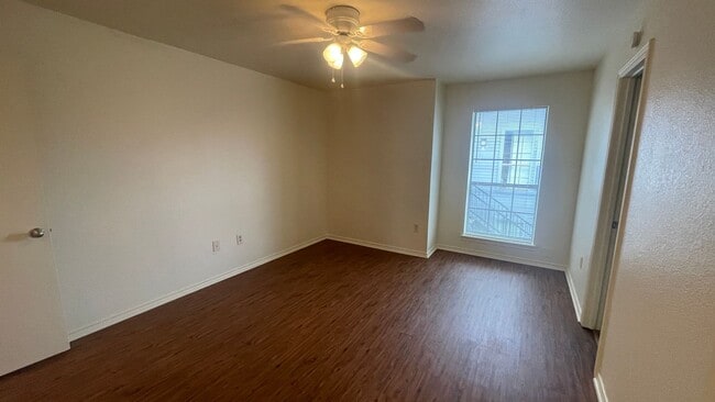 Building Photo - Nice Four plex unit upstairs in Irving.