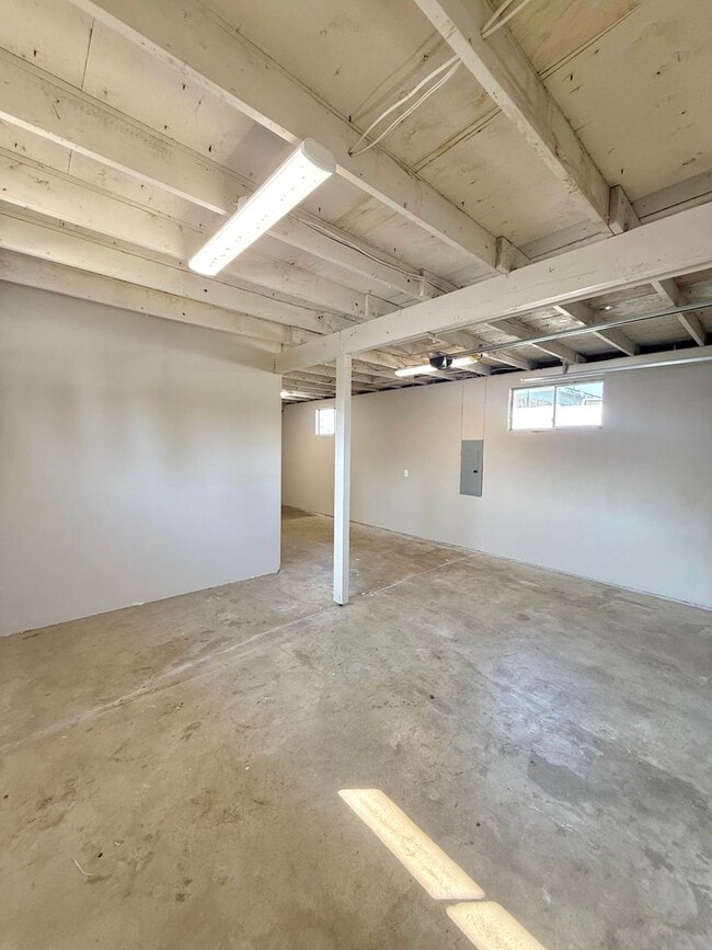 Building Photo - Charming 2-Bed, 1-Bath White Center Home