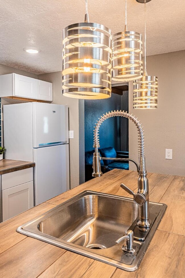 Building Photo - 268 Osuna Rd NW