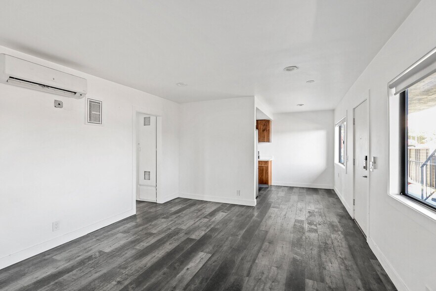 Building Photo - 215 N Fickett St