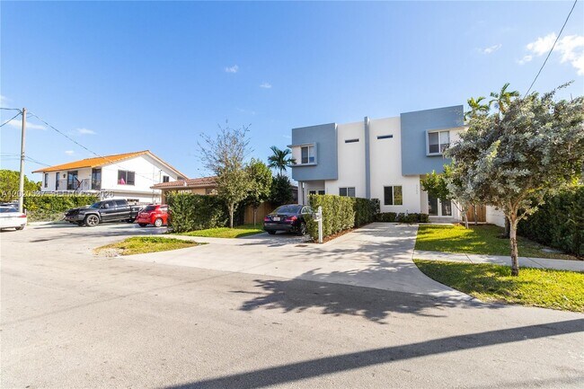Building Photo - 3362 SW 23rd Terrace