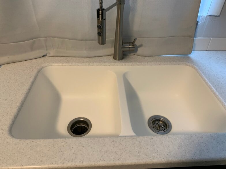 Kitchen sink - 3224 E 21st Ave