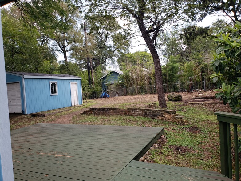 Large deck. Freestanding garage for storage. Huge yard (lawn being seeded.) - 3209 Merrie Lynn Ave