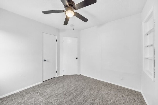 Building Photo - Stunning 5 Bed, 2 Bath Euclid Ohio!