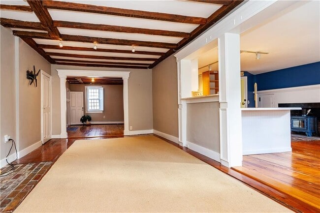 Building Photo - 19 King St