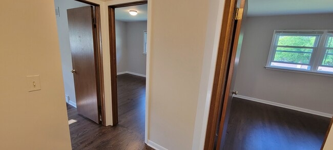 Building Photo - 608 Trent Ln