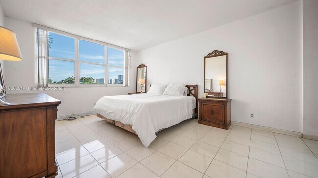 Building Photo - 3199 S Ocean Dr