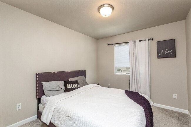 Building Photo - Townhouse Unit for Rent