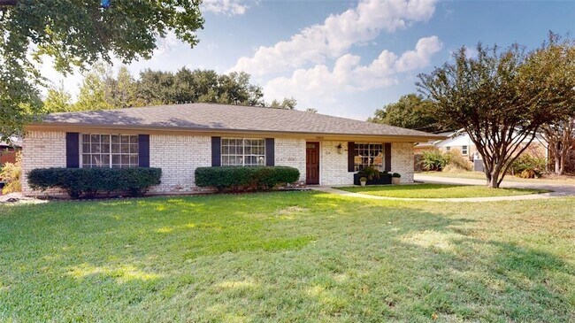 Building Photo - 3800 Windridge Dr