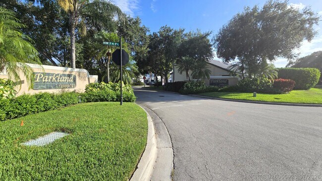 Building Photo - 6241 NW 74th Ct