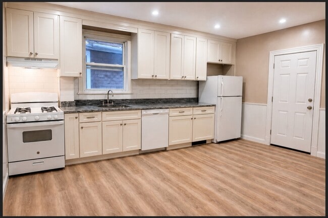 Building Photo - 36 Termine Ave