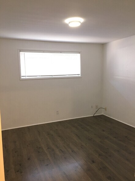 Building Photo - 107 N 3rd St