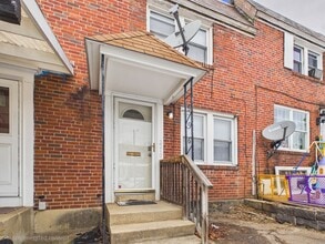 Building Photo - 2 Bedroom Single Family with Bonus Room